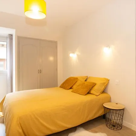 T2 Saint Just Centre Historique Apartament *